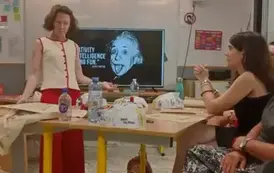 Trenerka w trakcie wykładu szkoleniowego