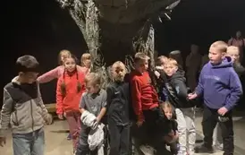 Uczniowie klasy 2 a w Parku Legend