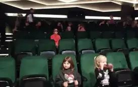 Uczniowie klasy 2 a w kinie 3d w Parku Legend