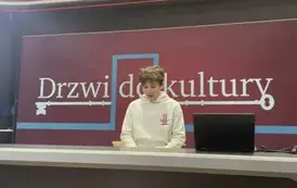 Leon czyta wiadomości