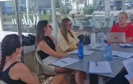 Nauczycielki z Polski i Słowenii podczas zajęć z prowadzącą Arlette