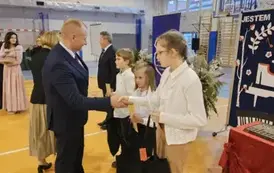 Wręczanie nagr&oacute;d w konkursie przez włodarzy miasta