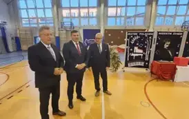 Wojewoda świętokrzyski, wicewojewoda i prezes FOŚiGW na tle dekoracji