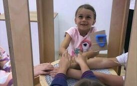 Konstruktorzy podziwiają lot swoich modeli