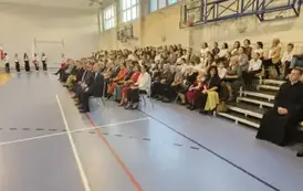 Przybyli na uroczystość goście na widowni