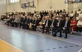 Przybyli na uroczystość goście na widowni