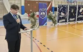 Dyrektor Dariusz Kubalski podczas przem&oacute;wienia