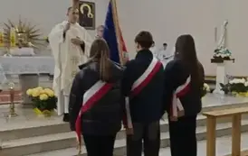Uroczysta niedzielna msza święta w intencji szkoły - poświęcenie nowego sztandaru szkoły