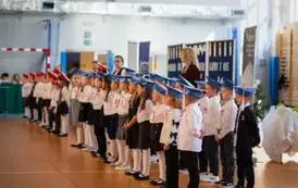 Klasa pierwsza b podczas recytacji wiersza