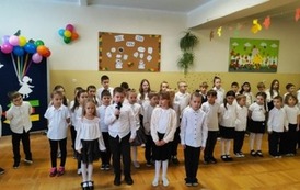 Występ artystyczny dzieci z drugich klas