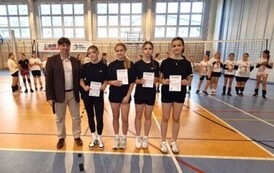 Zesp&oacute;ł Śnieżynki z dyplomami