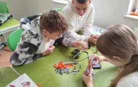 Klasa 7 b przy pracy