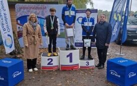 Nataniel na podium ze srebrem