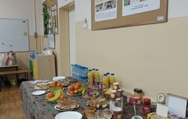 Poczęstunek dla uczni&oacute;w i zaproszonych gości