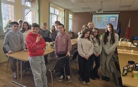 Uczniowie klasy 6a w Regionalnym Centrum Edukacji Ekologicznej w Rzędowie