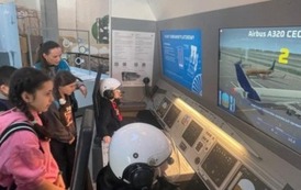 Podkarpackie Centrum Nauki Łukasiewicz- Aibus A320 rozpoczyna kołowanie - symulator lot&oacute;w