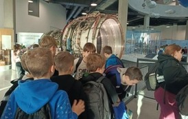 Podkarpackie Centrum Nauki Łukasiewicz- Wchodzimy do krainy nauki - a w tle prawdziwy silnik rakiety kosmicznej