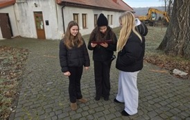 Uczennice klasy 6A biorące udział w queście