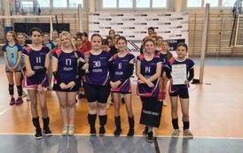 Zawodniczki z 5 miejsca odbierają nagrody