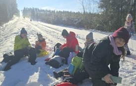 Zabawy na śniegu i czas na drugie śniadanie