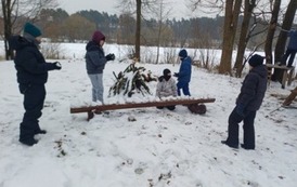 Przygotowania do bitwy na śnieżki