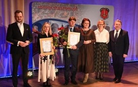 Dyrektor naszej szkoły oraz prezes Stowarzyszenia Centrum Sportu i Rekreacji z wyr&oacute;żnieniami