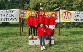 Wicemistrzynie wojew&oacute;dztwa na podium