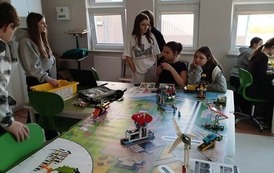 7b pracuje na macie