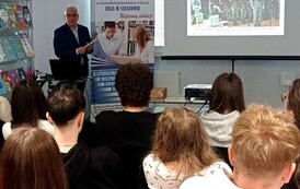 W projektach edukacyjnych realizowanych w okresie ostatnich 25 lat czynnie zaangażowani byli uczniowie, w tym z Liceum Og&oacute;lnokształcącego im. ks. kard. Stefana Wyszyńskiego w Staszowie