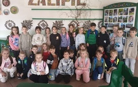 Uczniowie z klasy 1B w Domu Malarek w Zalipiu