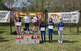 Dekoracja najlepszych sześciu zawodniczek z rocznika 2011-2012