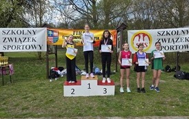 Dekoracja najlepszych sześciu zawodniczek z rocznika 2013-2014