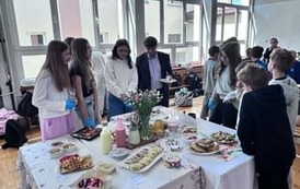 Prezentacja potraw przez uczni&oacute;w