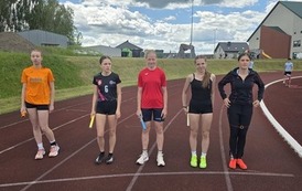 Dziewczęta przed biegiem na 800 m