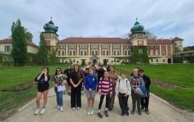 Klasa 5b na tle zamku w Łańcucie