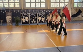 Wyprowadzenie poczt&oacute;w na zakończenie uroczystości