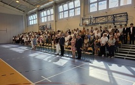 Uczestnicy uroczystości podczas hymnu państwowego