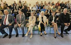 Zaproszeni goście podczas akademii z okazji Dnia Edukacji Narodowej