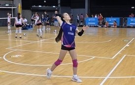 Ada zagrywa