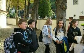 Grupa uczni&oacute;w