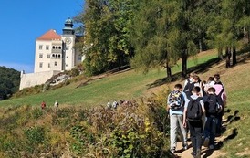 W drodze do zamku w Pieskowej Skale