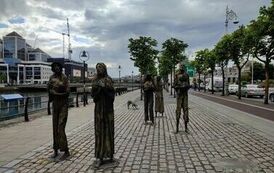 Famine Memorial &ndash; pomnik poświęcony pamięci ofiar Wielkiego Głodu w Irlandii