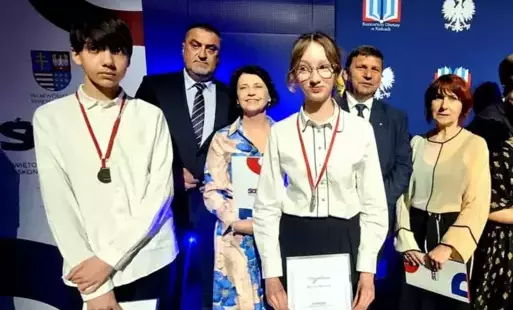 Laureaci, nauczycielki oraz Wicewojewoda Świętokrzyski pan Michał Skotnicki i Świętokrzyski Kurator Oświaty pan Piotr Łojek