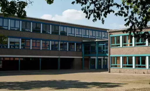 Budynek szkoły średniej