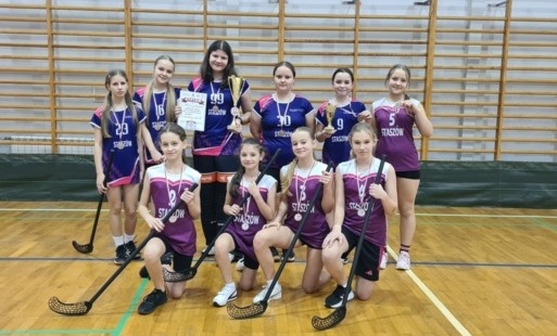 Drużyna dziewcząt naszej szkoły w kategorii klas 4-6
