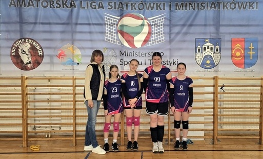 Nasze dziewczęta z nauczycielem