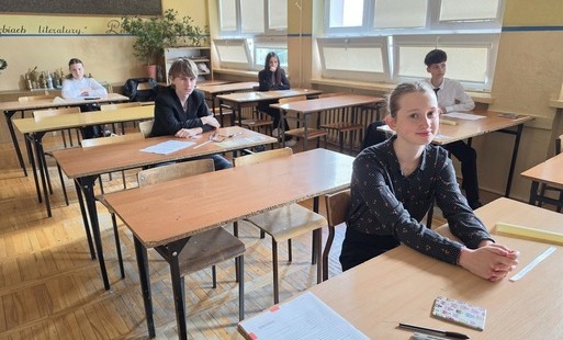 Uczniowie podczas egzaminu ósmoklasisty
