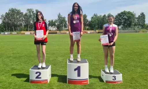 Oliwia Baczewska i Antonina Zgórska na podium